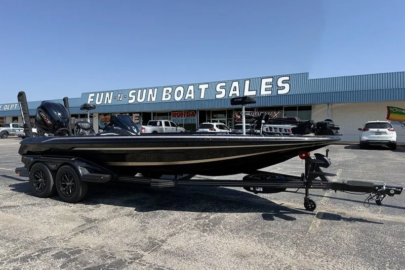 The Image of 2027 Skeeter FXE21 Limited boat at Fun-N-Sun Boat Sales dealership. - 1