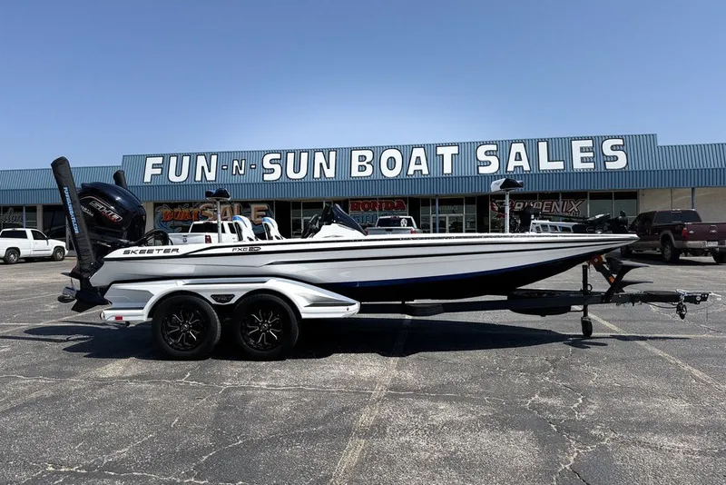 The Image of 2027 Skeeter FXE20 Limited boat at Fun-N-Sun Boat Sales dealership. - 1