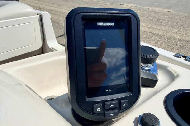Slide: The Image of Humminbird fish finder on 2005 Princecraft Vacanza 210V O/B boat dashboard. - 36