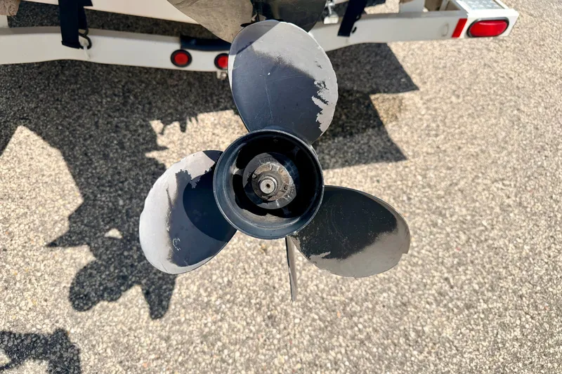 Slide: The Image of Propeller of a 2005 Princecraft Vacanza 210V O/B boat on a trailer. - 21