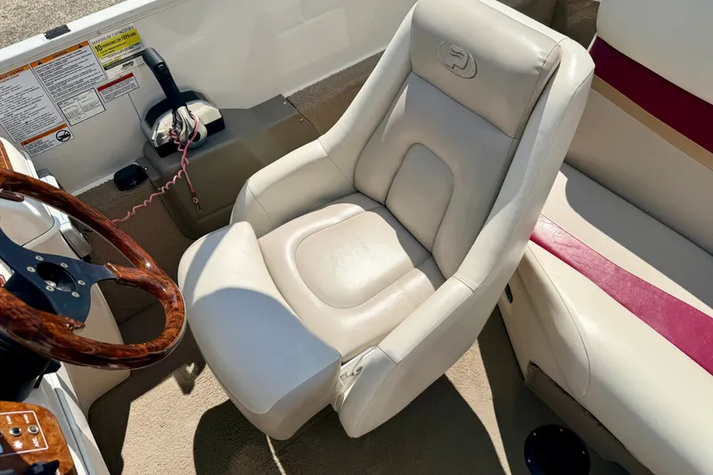 Slide: The Image of Captain's chair and steering wheel of 2005 Princecraft Vacanza 210V O/B boat interior. - 43