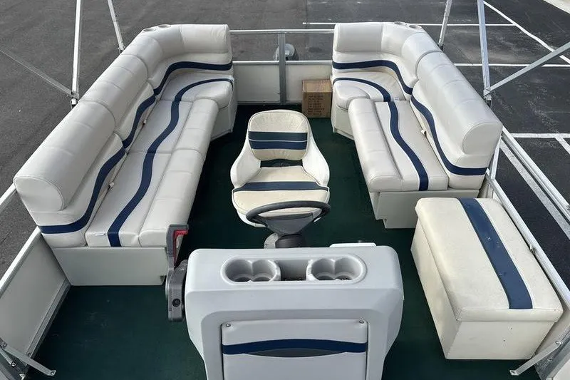Slide: The Image of 1999 Starcraft Starfish 180 boat interior with white and blue seating arrangement. - 11