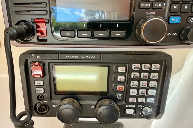 Slide: The Image of ICOM M 802 Radio - 40
