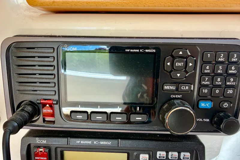 Slide: The Image of ICOM IC M605 VHF marine radio - 39