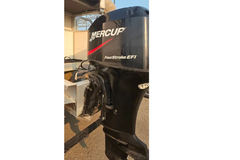 Slide: The Image of Mercury FourStroke EFI outboard motor on a 2003 Northwood 2223 TRADITIONS boat. - 11
