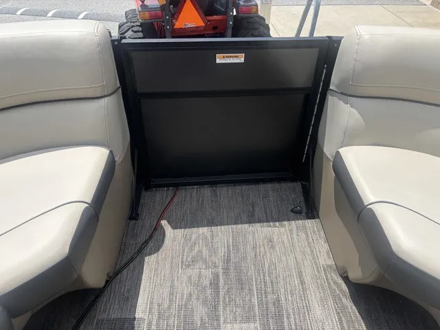 Slide: The Image of Viaggio Lago 22QTT W/Suzuki 200 HP 4 Stroke Engi 2022 - 59