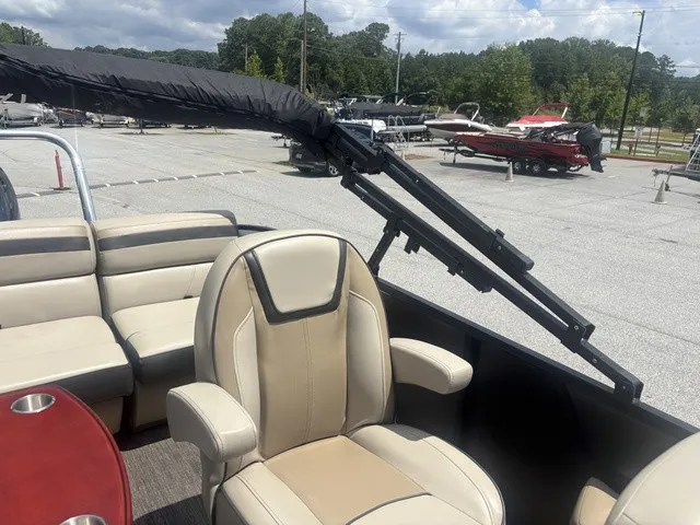 Slide: The Image of Viaggio Lago 22QTT W/Suzuki 200 HP 4 Stroke Engi 2022 - 38
