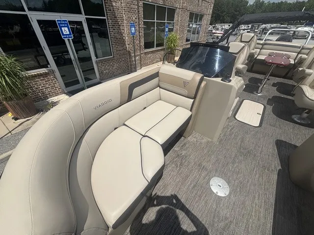 Slide: The Image of Viaggio Lago 22QTT W/Suzuki 200 HP 4 Stroke Engi 2022 - 26