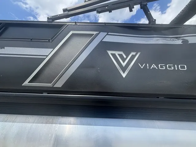 Slide: The Image of Viaggio Lago 22QTT W/Suzuki 200 HP 4 Stroke Engi 2022 - 6