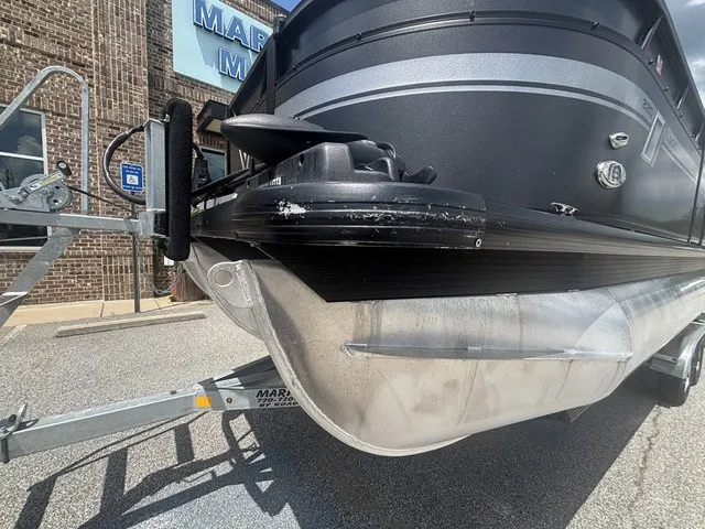 Slide: The Image of Viaggio Lago 22QTT W/Suzuki 200 HP 4 Stroke Engi 2022 - 17