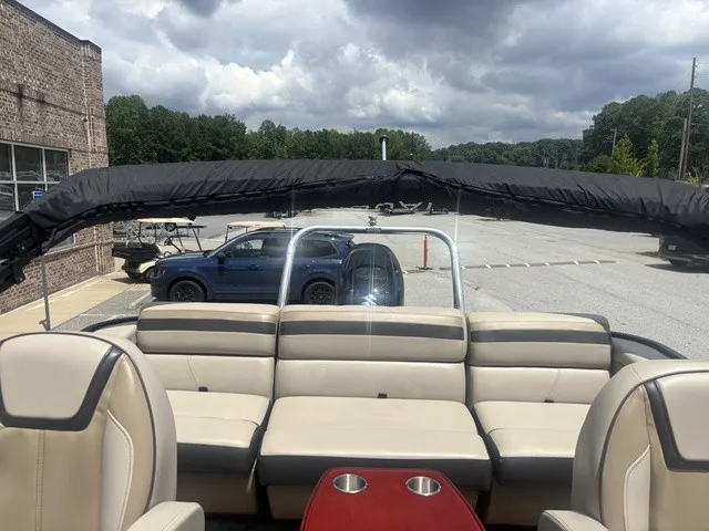 Slide: The Image of Viaggio Lago 22QTT W/Suzuki 200 HP 4 Stroke Engi 2022 - 39
