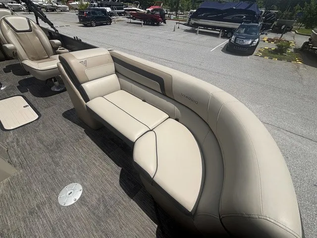 Slide: The Image of Viaggio Lago 22QTT W/Suzuki 200 HP 4 Stroke Engi 2022 - 27