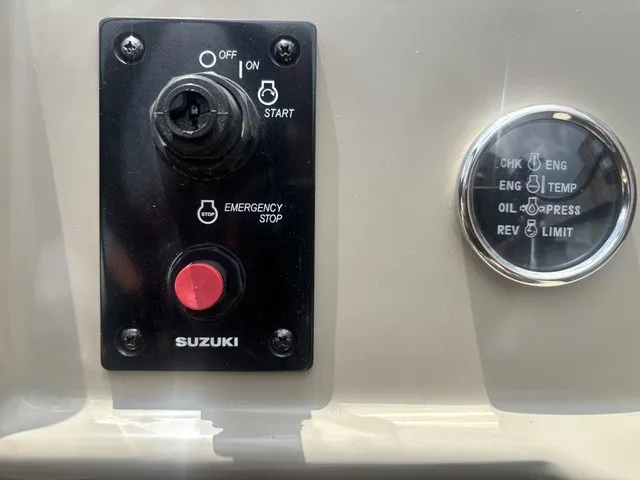 Slide: The Image of Viaggio Lago 22QTT W/Suzuki 200 HP 4 Stroke Engi 2022 - 55