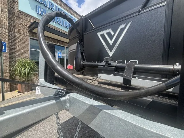 Slide: The Image of Viaggio Lago 22QTT W/Suzuki 200 HP 4 Stroke Engi 2022 - 18