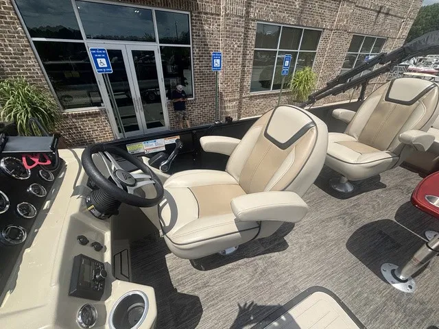 Slide: The Image of Viaggio Lago 22QTT W/Suzuki 200 HP 4 Stroke Engi 2022 - 33