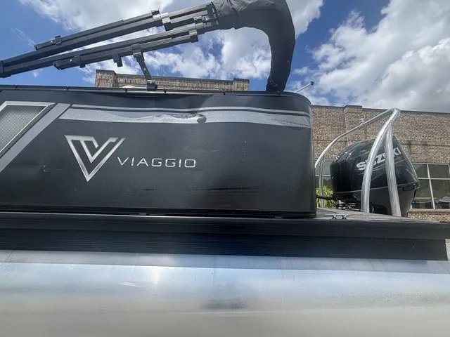 Slide: The Image of Viaggio Lago 22QTT W/Suzuki 200 HP 4 Stroke Engi 2022 - 2