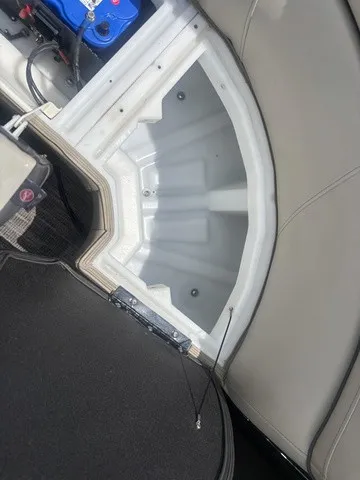 Slide: The Image of Viaggio Lago 22QTT W/Suzuki 200 HP 4 Stroke Engi 2022 - 47