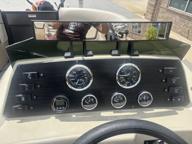 Slide: The Image of Viaggio Lago 22QTT W/Suzuki 200 HP 4 Stroke Engi 2022 - 50