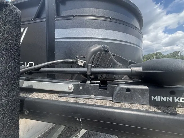 Slide: The Image of Viaggio Lago 22QTT W/Suzuki 200 HP 4 Stroke Engi 2022 - 16