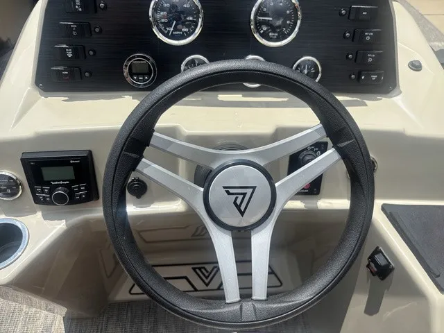 Slide: The Image of Viaggio Lago 22QTT W/Suzuki 200 HP 4 Stroke Engi 2022 - 54