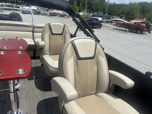 Slide: The Image of Viaggio Lago 22QTT W/Suzuki 200 HP 4 Stroke Engi 2022 - 35