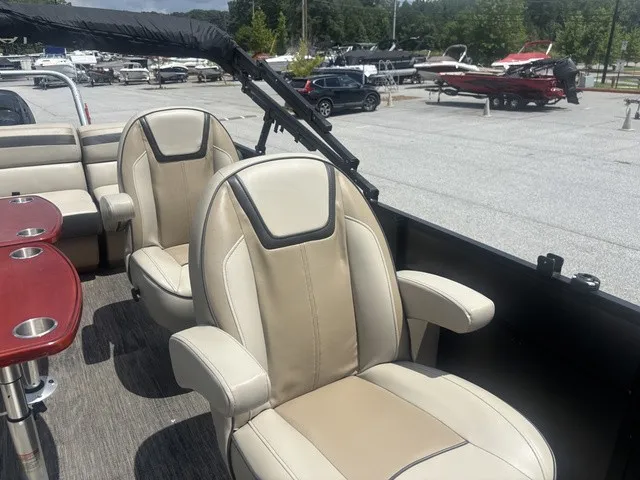 Slide: The Image of Viaggio Lago 22QTT W/Suzuki 200 HP 4 Stroke Engi 2022 - 34