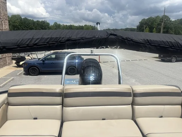 Slide: The Image of Viaggio Lago 22QTT W/Suzuki 200 HP 4 Stroke Engi 2022 - 60