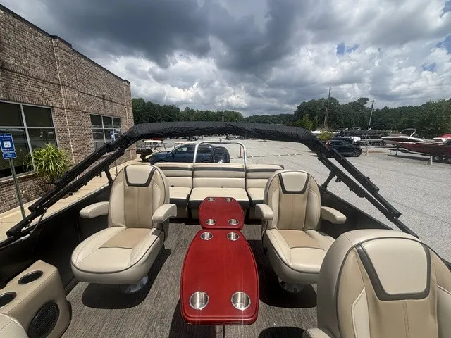 Slide: The Image of Viaggio Lago 22QTT W/Suzuki 200 HP 4 Stroke Engi 2022 - 32
