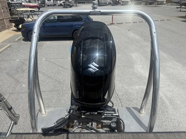 Slide: The Image of Viaggio Lago 22QTT W/Suzuki 200 HP 4 Stroke Engi 2022 - 42