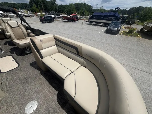 Slide: The Image of Viaggio Lago 22QTT W/Suzuki 200 HP 4 Stroke Engi 2022 - 25