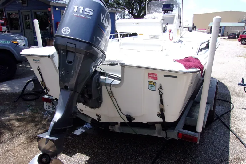 Slide: The Image of 2004 Sea Pro SV1900CC Bay Boat with Yamaha 115 engine on trailer. - 3