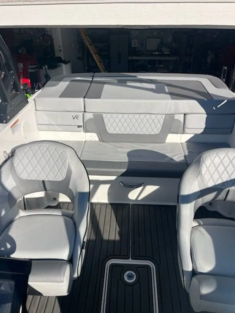 Slide: The Image of Bayliner VR4 Bowrider I/O 2023 - 13