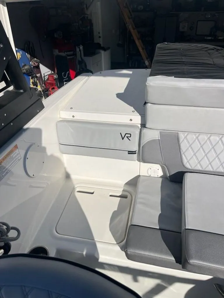 Slide: The Image of Bayliner VR4 Bowrider I/O 2023 - 14
