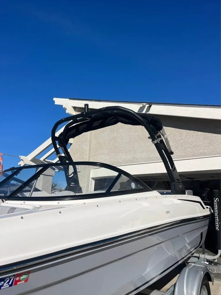 Slide: The Image of Bayliner VR4 Bowrider I/O 2023 - 3