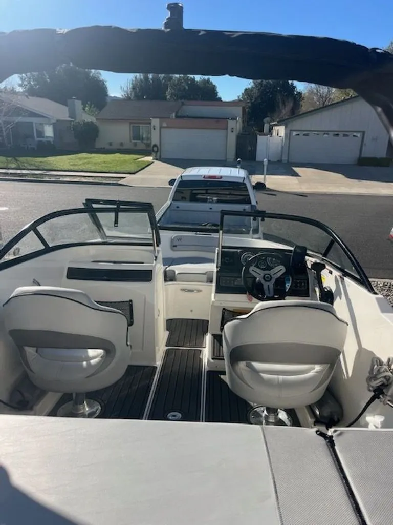 Slide: The Image of Bayliner VR4 Bowrider I/O 2023 - 4