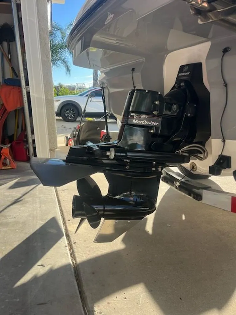 Slide: The Image of Bayliner VR4 Bowrider I/O 2023 - 28