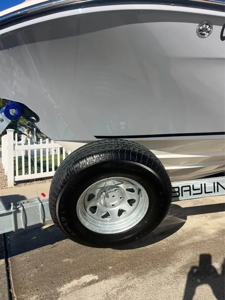Slide: The Image of Bayliner VR4 Bowrider I/O 2023 - 32
