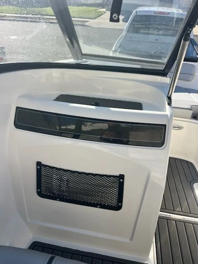 Slide: The Image of Bayliner VR4 Bowrider I/O 2023 - 11