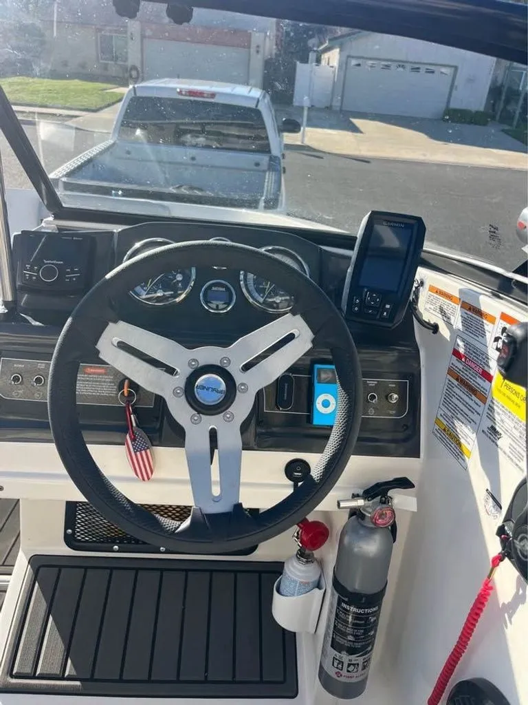Slide: The Image of Bayliner VR4 Bowrider I/O 2023 - 8
