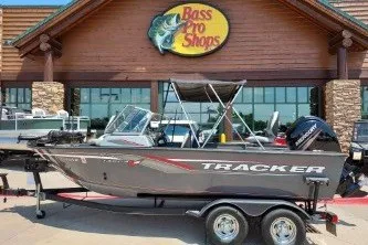The Image of 2018 Tracker Targa V-18 Combo boat outside Bass Pro Shops. - 0