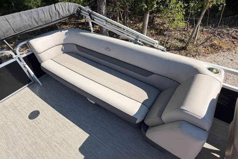Slide: The Image of 2019 Princecraft Vectra 25 pontoon boat with beige seating and cup holder. - 28