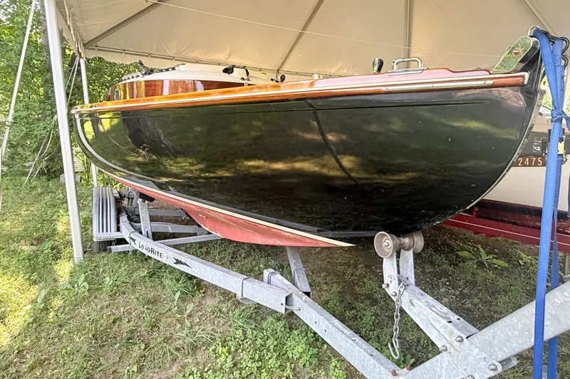 The Image of 2005 Tadome boat on trailer under canopy, side view. - 0