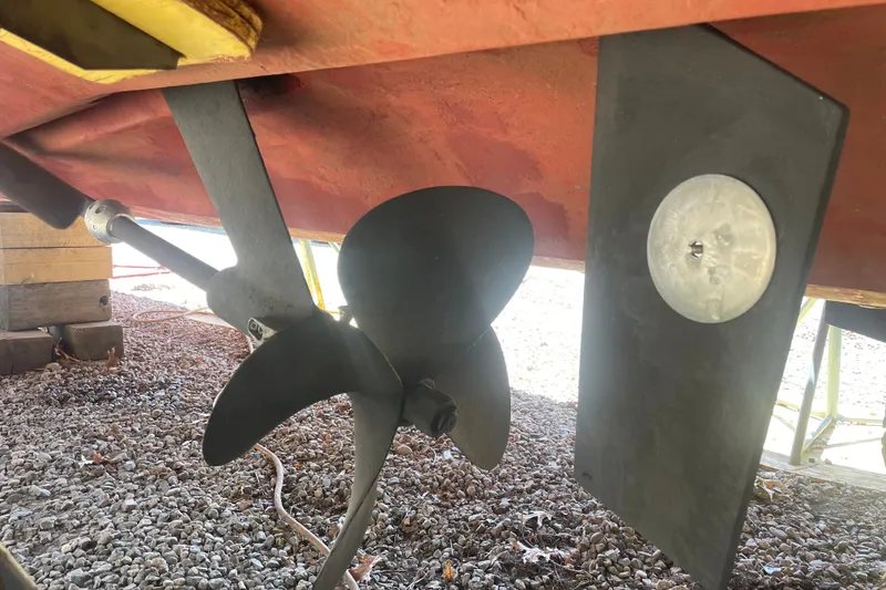 Slide: The Image of Propeller and rudder of 2001 Sabre 36 Express boat on gravel surface. - 4