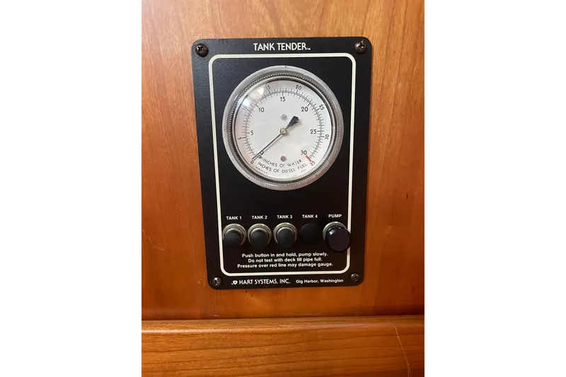 Slide: The Image of Tank tender gauge on 2001 Sabre 36 Express, displaying fuel levels and controls. - 23