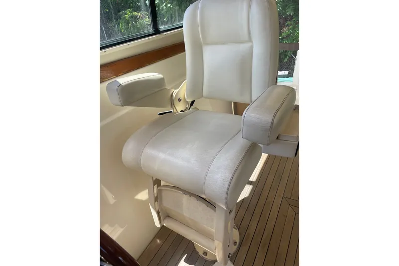 Slide: The Image of Captain's chair on 2001 Sabre 36 Express yacht, featuring white upholstery and armrests. - 8
