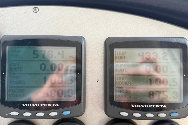 Slide: The Image of Volvo Penta displays on 2006 Cruisers Yachts 560 Express showing fuel and engine data. - 3