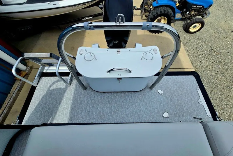 Slide: The Image of 2020 Tahoe 225 boat deck with seating and storage, featuring a ladder and railing. - 41