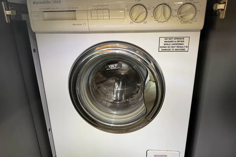 Slide: The Image of Splendide 2000 washer-dryer in a 2001 Sea Ray Sundancer 510 yacht. - 39
