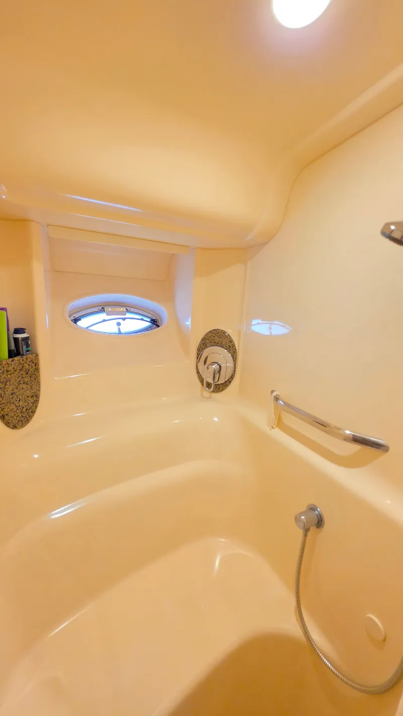 Slide: The Image of Sea Ray 420 Sundancer 2005 - 20
