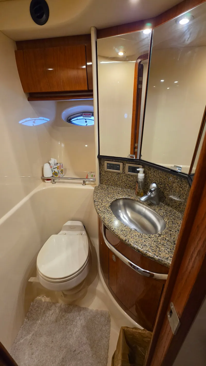 Slide: The Image of Sea Ray 420 Sundancer 2005 - 23